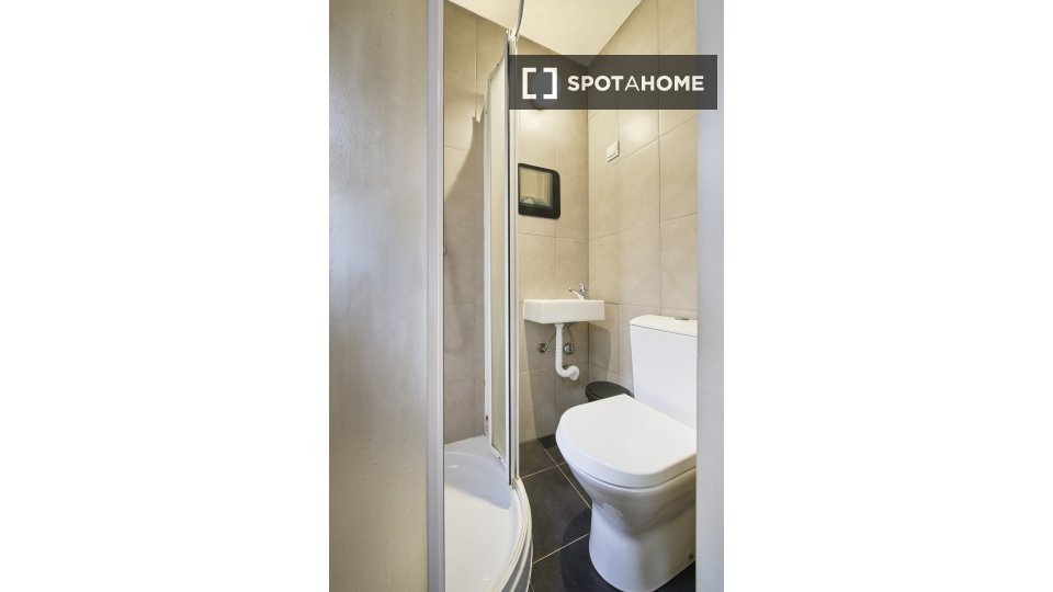 Double room Lisbon, 5 beds — photo 9