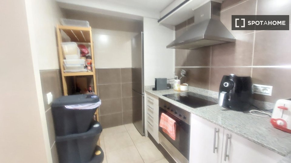 Double room Barcelona, 3 beds, 68m² — photo 4