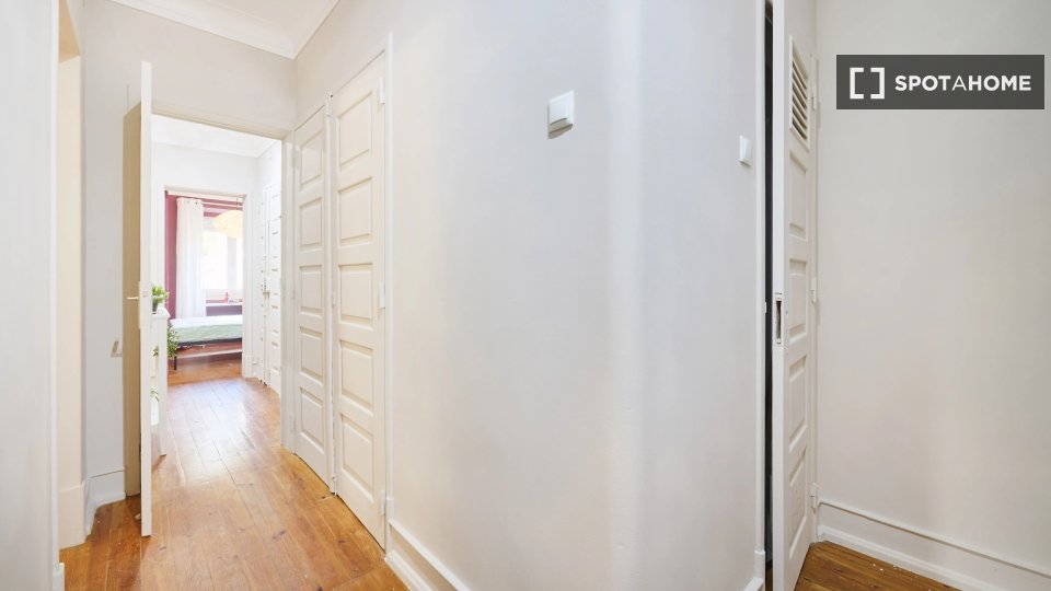 Double room Lisbon, 4 beds — photo 8