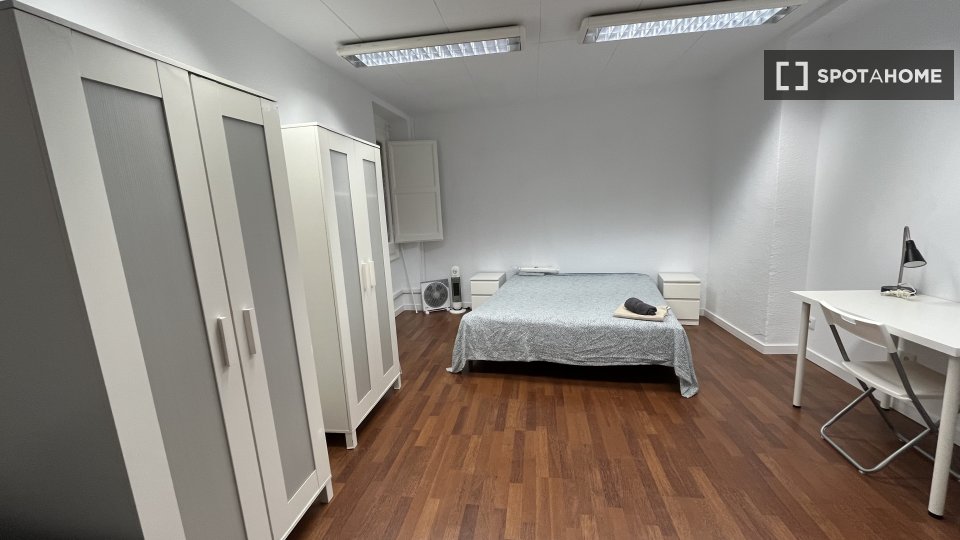 Double room Barcelona, 13 beds, 290m² — photo 8
