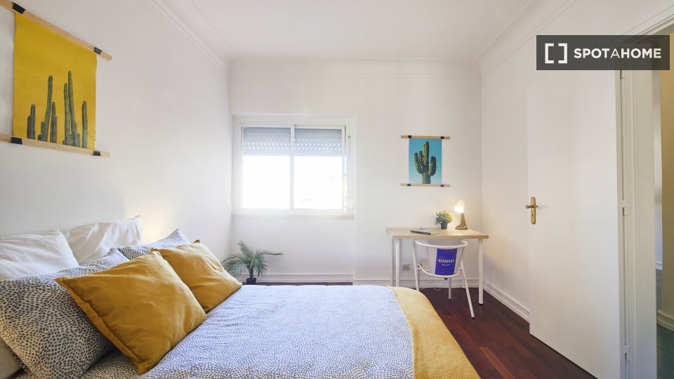 Double room Lisbon, 5 beds — photo 17