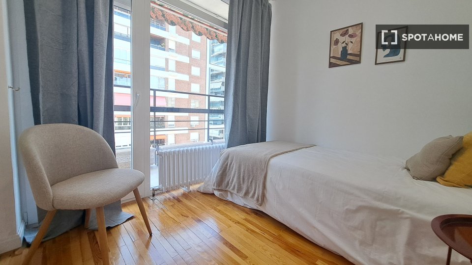 Double room Madrid, 14 beds, 200m² — photo 10