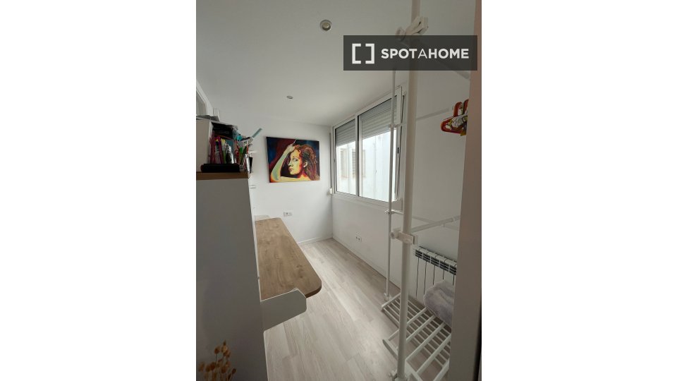 Double room Barcelona, 3 beds, 83m² — photo 1