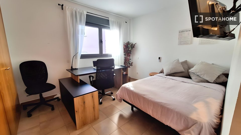 Double room Madrid, 2 beds — photo 18