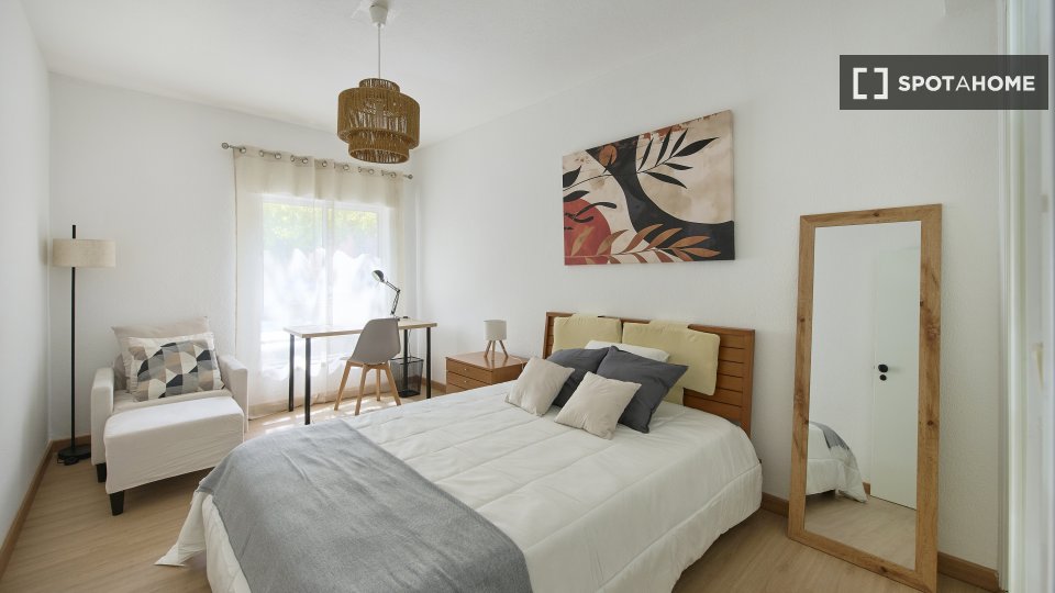 Double room Lisbon, 3 beds — photo 2