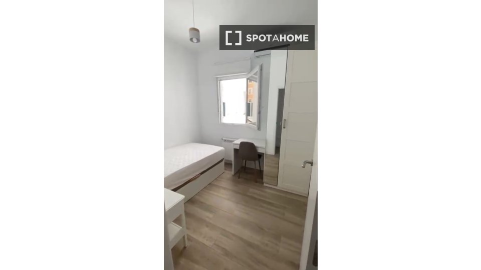 Double room Madrid, 1 bed, 55m² — photo 8