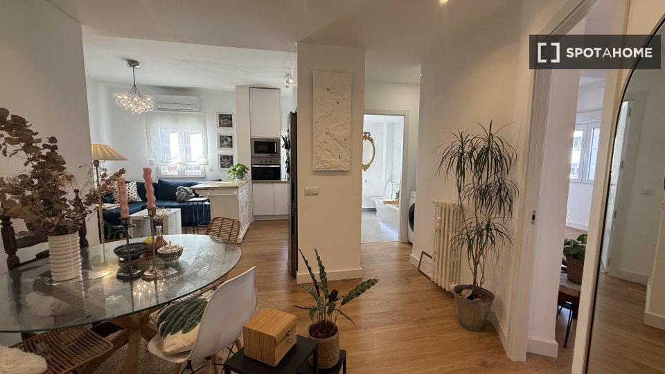 Apartment Madrid, 1 bed, 70m² — photo 1