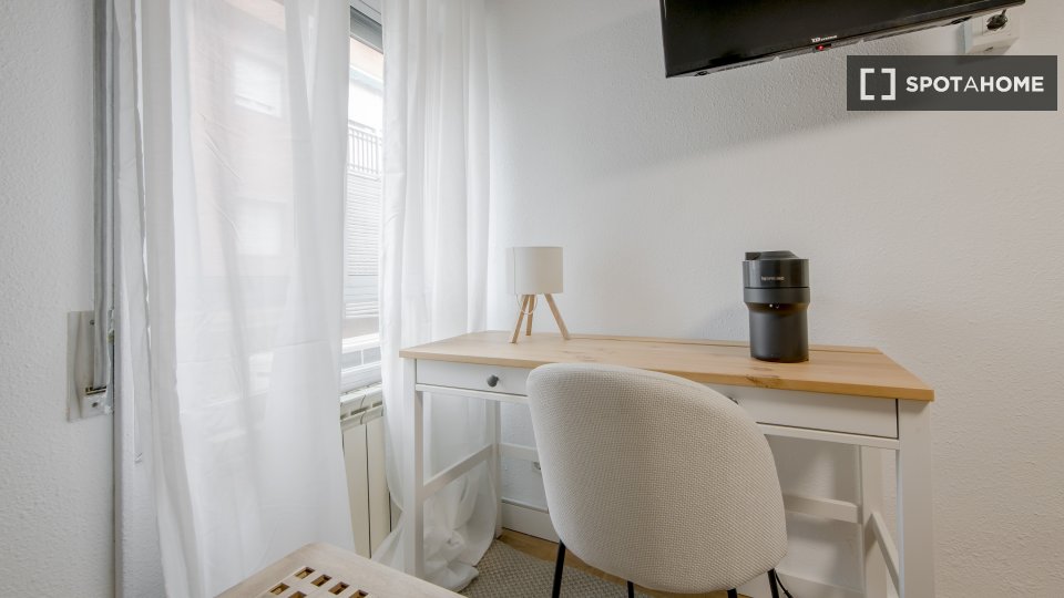 Double room Madrid, 5 beds — photo 2