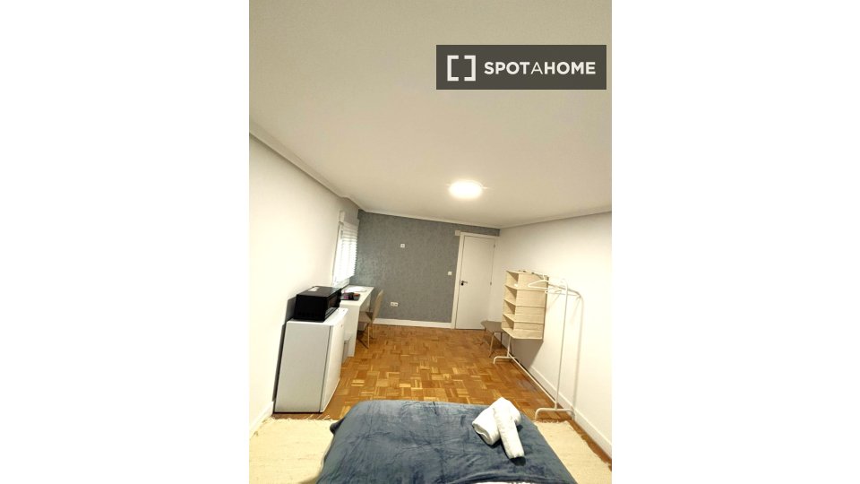 Double room Madrid, 8 beds, 160m² — photo 23