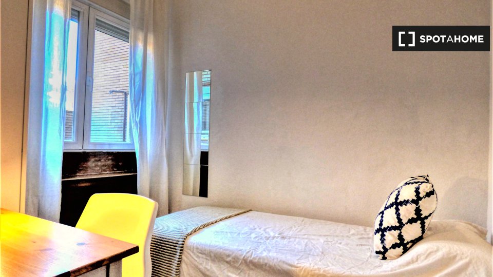 Double room Madrid, 6 beds, 152m² — photo 4