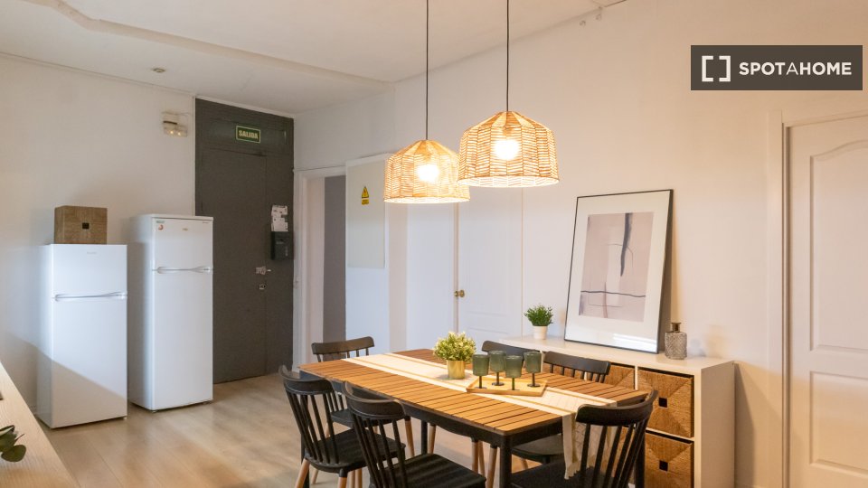 Double room Madrid, 7 beds, 160m² — photo 44
