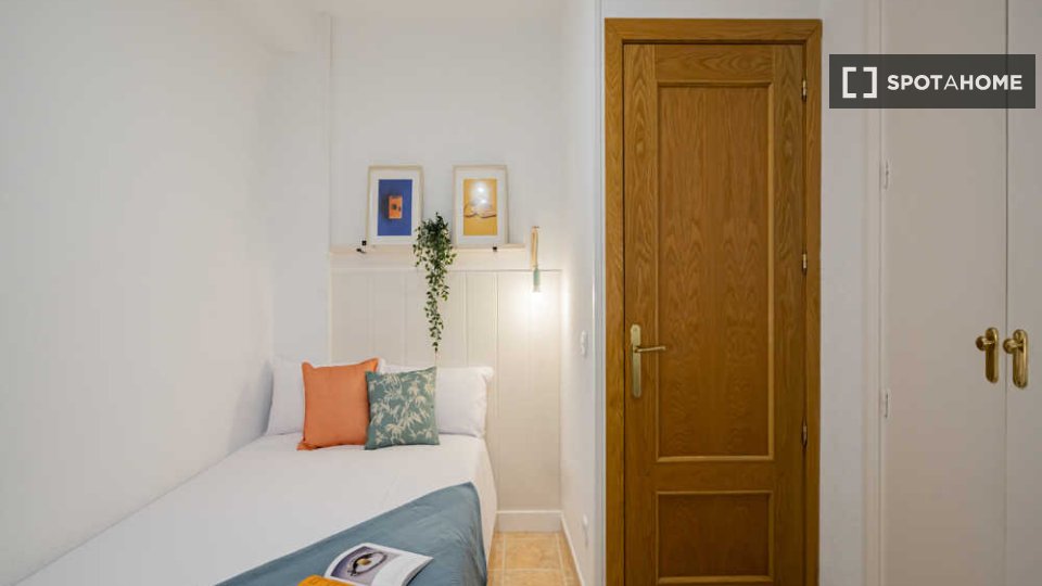 Double room Madrid, 25 beds — photo 23