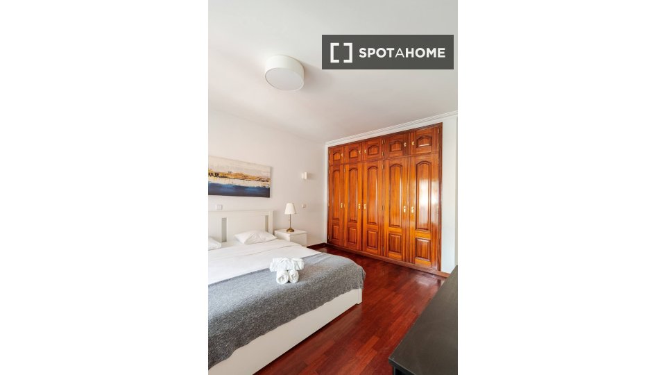 Double room Lisbon, 5 beds — photo 17
