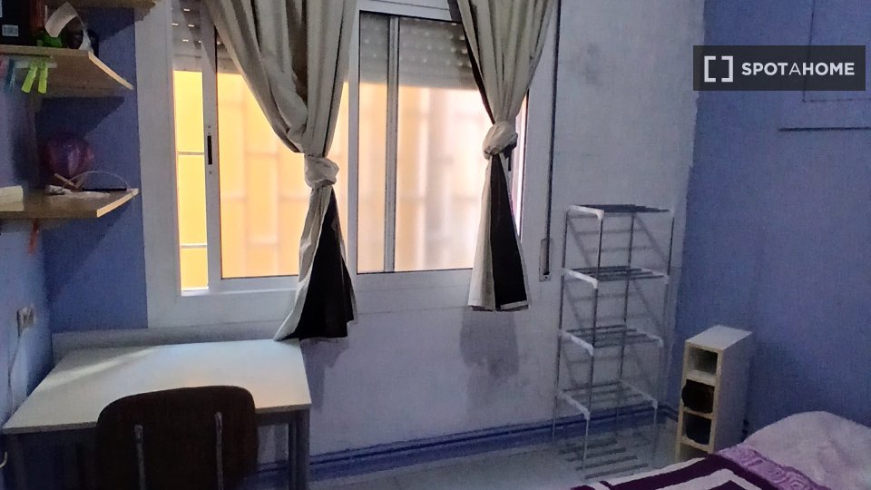 Double room Barcelona, 3 beds, 90m² — photo 3