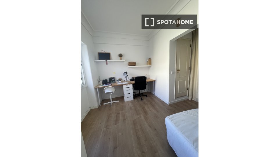 Apartment Lisbon, 4 beds, 125m² — photo 10