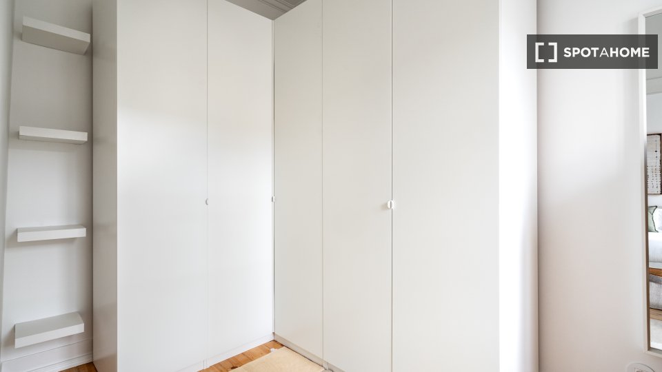 Apartment Lisbon, 2 beds, 70m² — photo 18