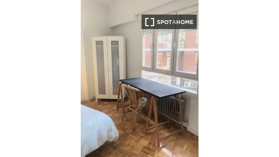 Double room Madrid, 3 beds, 105m² — photo 18