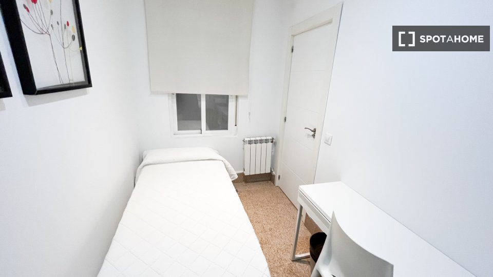 Double room Madrid, 4 beds, 60m² — photo 6