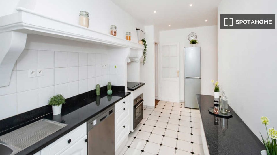 Double room Paris, 5 beds, 140m² — photo 9