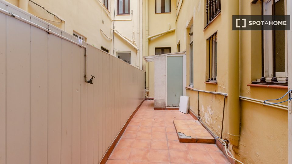 Double room Barcelona, 10 beds, 252m² — photo 8