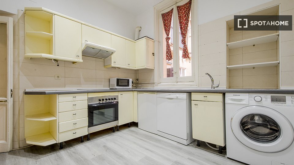Double room Madrid, 8 beds, 200m² — photo 20