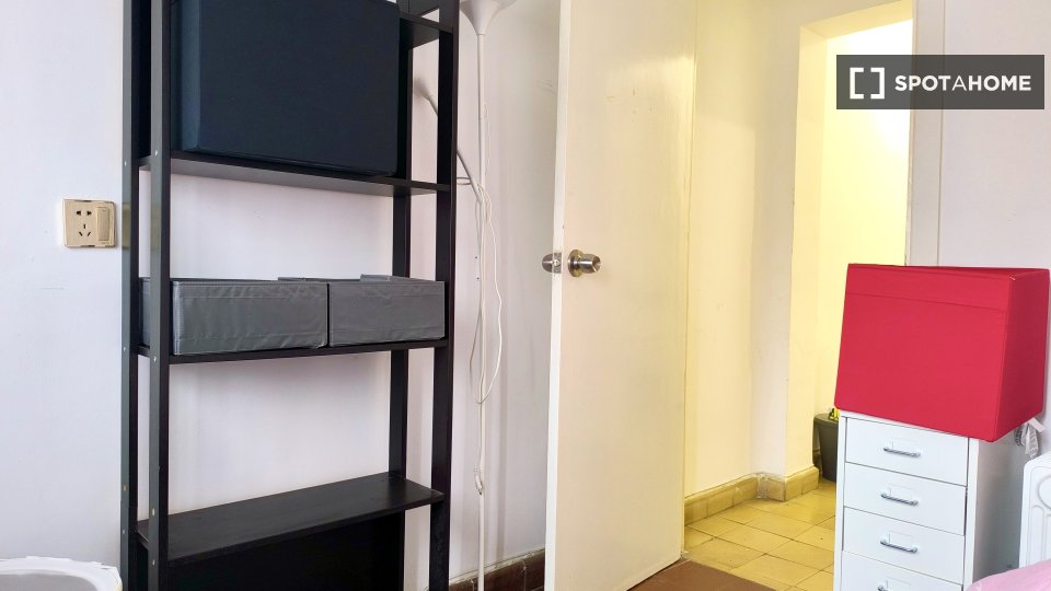 Double room Madrid, 3 beds, 70m² — photo 38