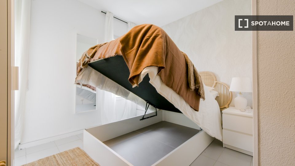 Double room Madrid, 5 beds — photo 25
