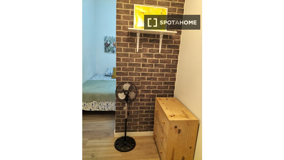 Double room Madrid, 5 beds, 100m² — photo 17