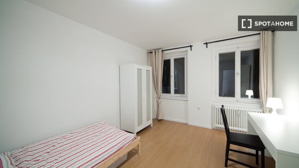 Double room Munich, 4 beds, 102m² — photo 8