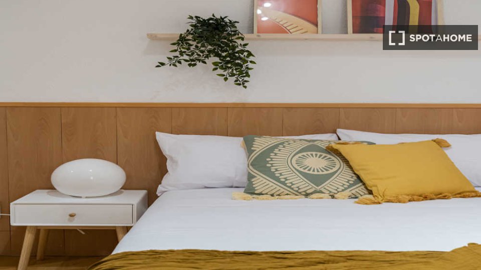 Double room Madrid, 3 beds — photo 40