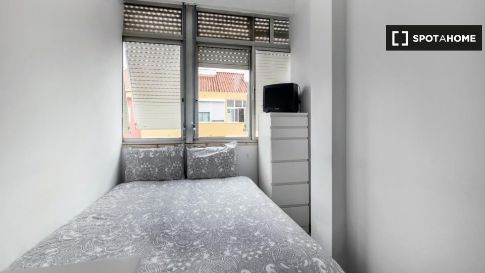 Double room Lisbon, 9 beds — photo 15