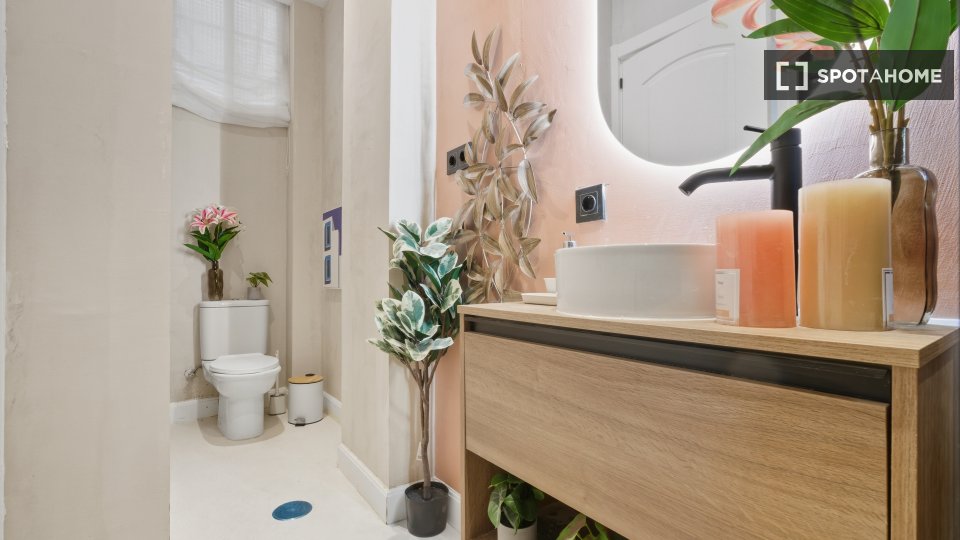 Double room Madrid, 3 beds, 82m² — photo 4