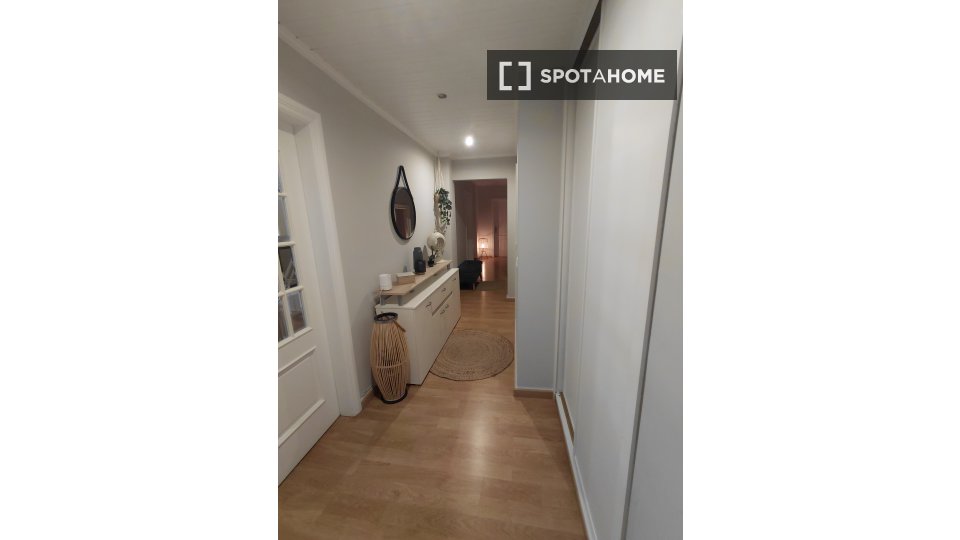 Double room Lisbon, 3 beds, 124m² — photo 19