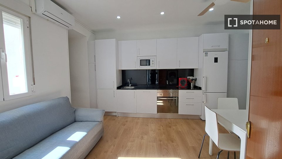 Apartment Madrid, 3 beds, 75m² — photo 2