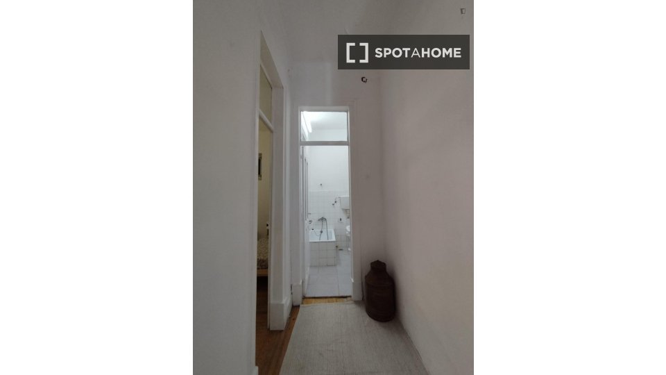 Apartment Lisbon, 2 beds, 75m² — photo 3