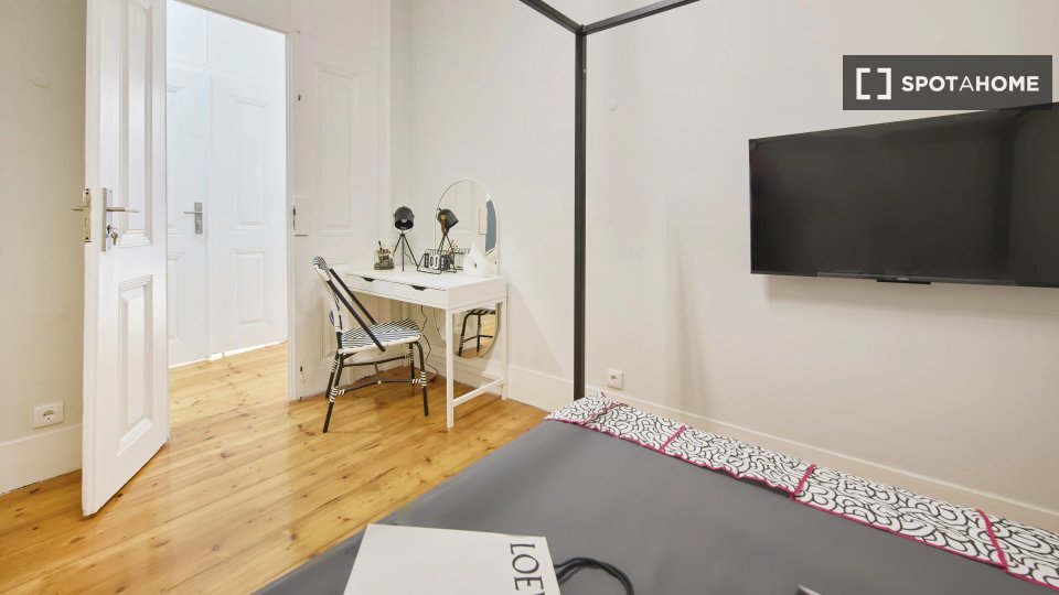 Double room Lisbon, 9 beds — photo 14