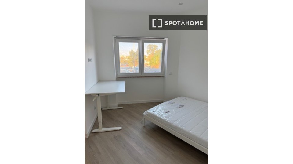 Double room Lisbon, 2 beds — photo 18