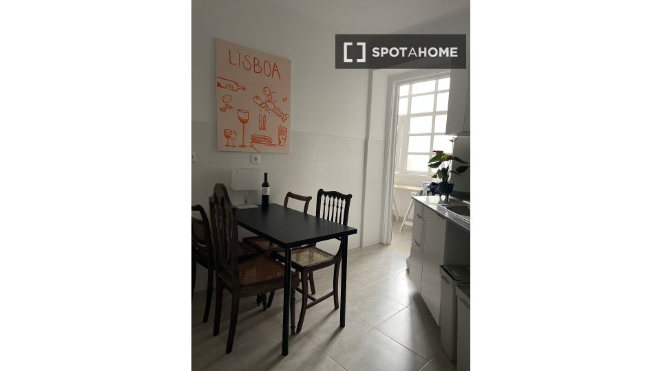 Double room Lisbon, 4 beds, 15m² — photo 2