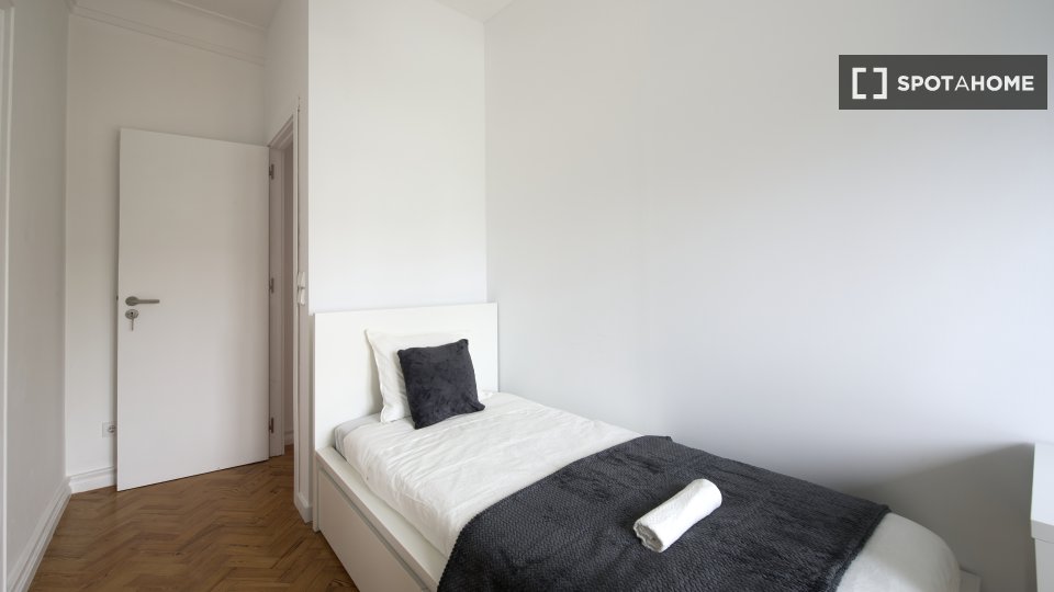 Double room Lisbon, 9 beds — photo 31
