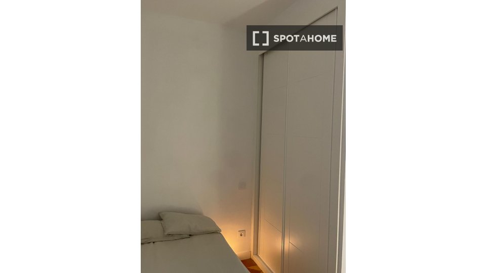 Double room Madrid, 5 beds — photo 3
