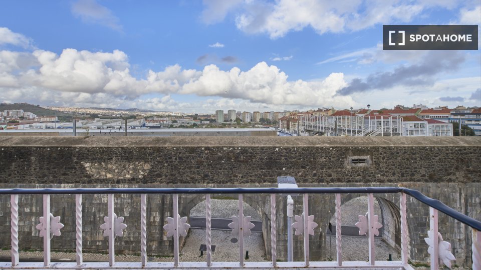 Double room Lisbon, 4 beds — photo 9