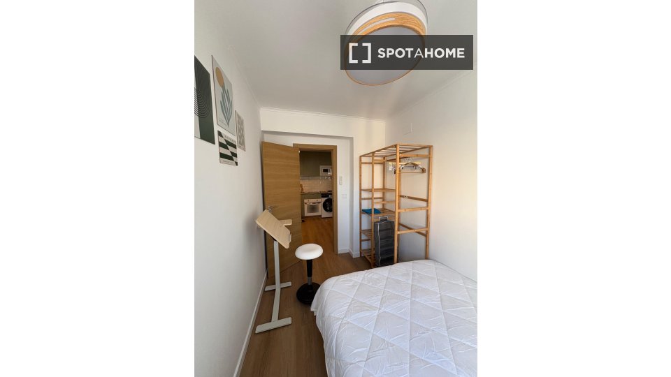 Double room Valencia, 5 beds, 70m² — photo 1