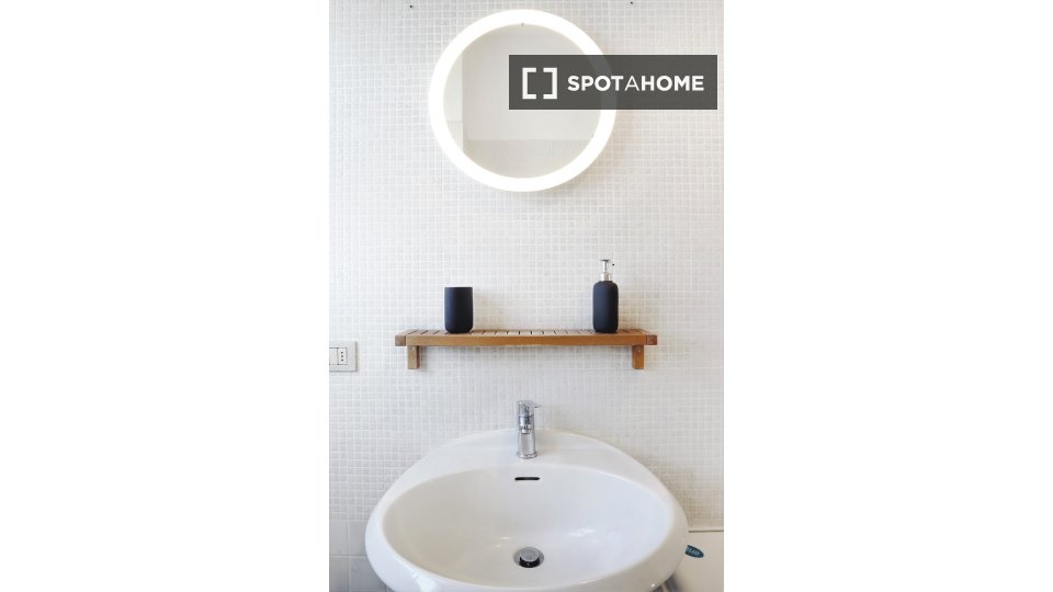 Double room Milan, 3 beds, 101m² — photo 18