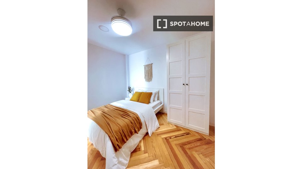 Double room Madrid, 6 beds — photo 40