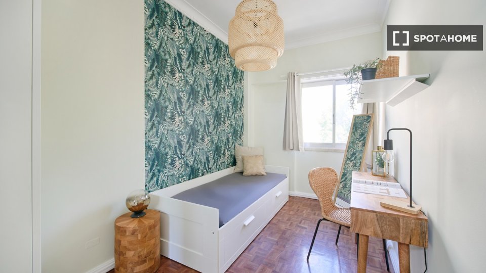 Double room Lisbon, 5 beds — photo 22