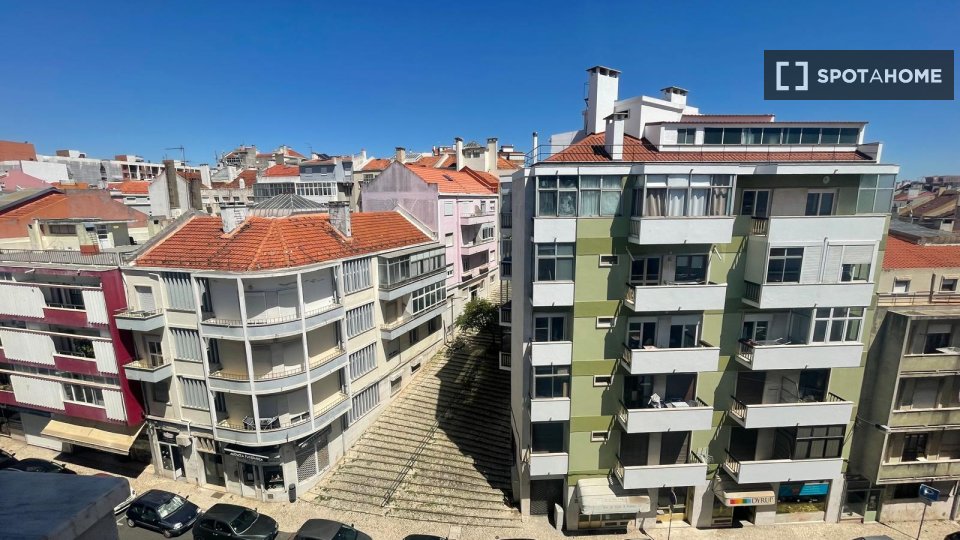 Double room Lisbon, 4 beds — photo 14
