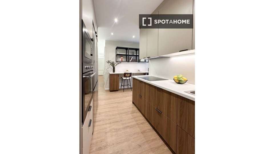 Double room Madrid, 5 beds, 100m² — photo 15