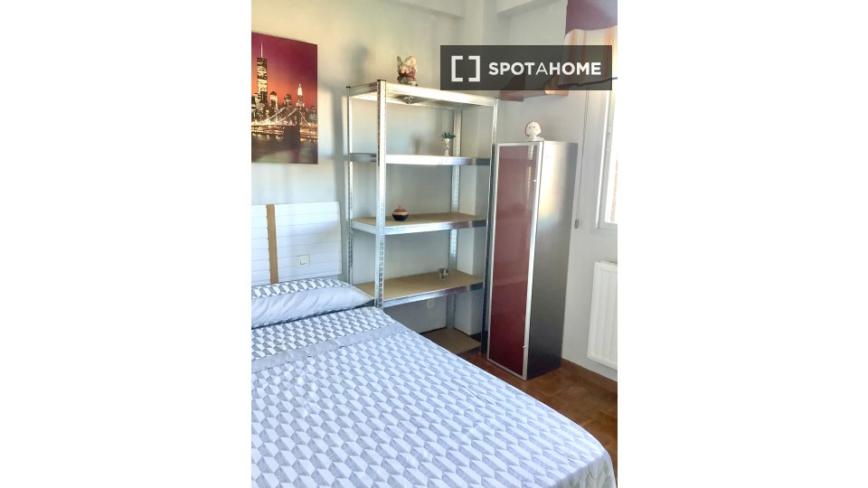 Double room Madrid, 4 beds, 100m² — photo 9