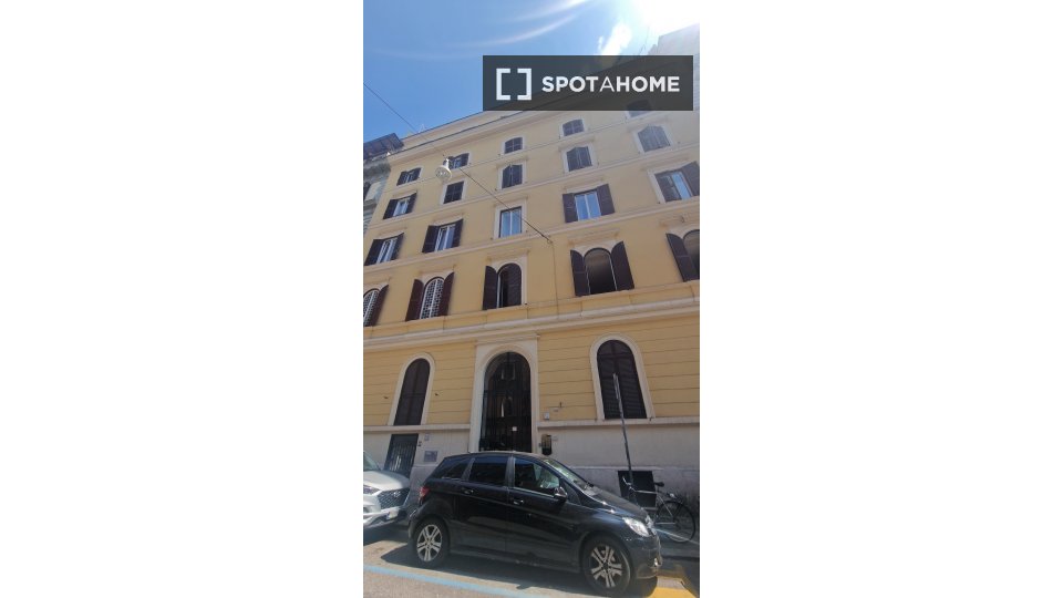 Double room Rome, 3 beds — photo 8