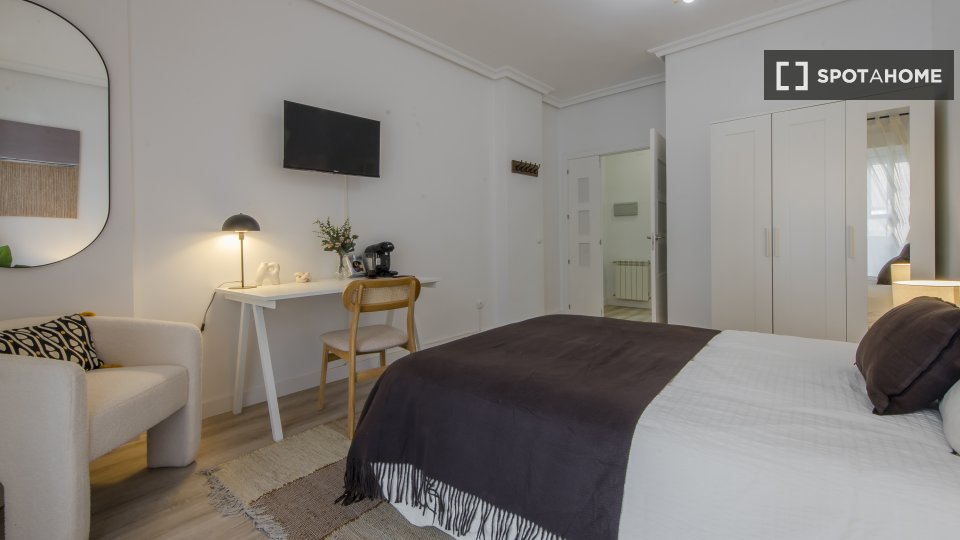 Double room Madrid, 5 beds — photo 12